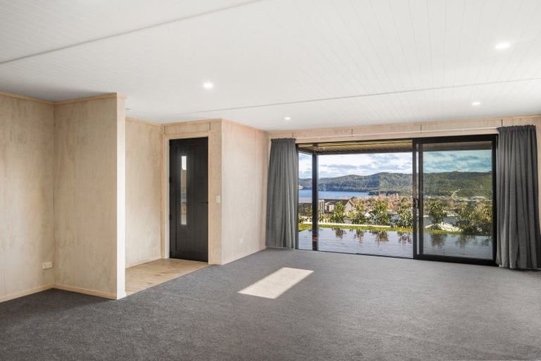 Photo of property in 11 Blackhawk Close, Kinloch, 3377