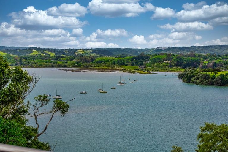 Photo of property in 41 Pohutukawa Avenue, Shelly Park, Auckland, 2014