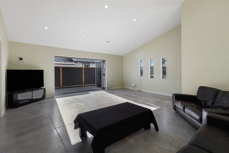 Photo of property in 6 Breaker's Crescent, Waihi Beach, 3611