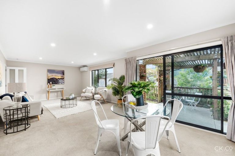 Photo of property in 32a Dowling Grove, Silverstream, Upper Hutt, 5019