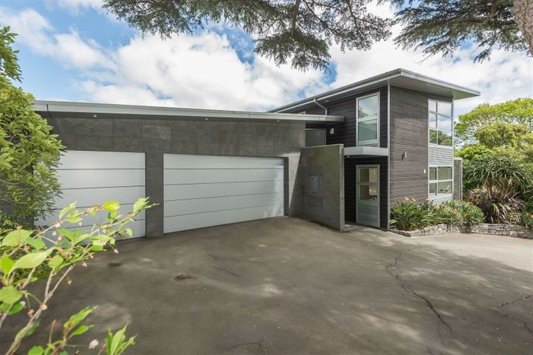 Photo of property in 62 Dyers Pass Road, Cashmere, Christchurch, 8022