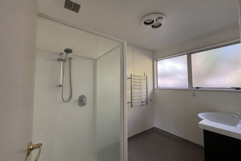 Photo of property in 13 Adam Sunde Place, Glen Eden, Auckland, 0602