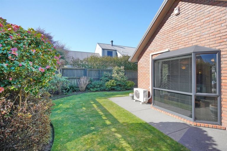 Photo of property in 2/112 Memorial Avenue, Burnside, Christchurch, 8053