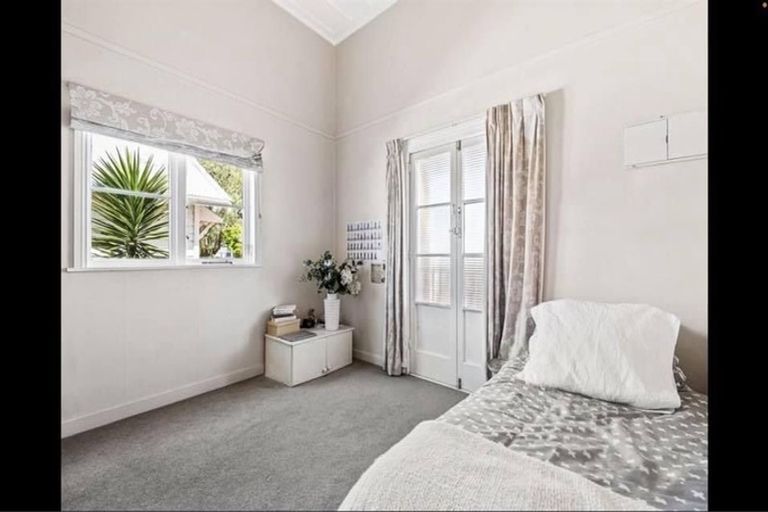 Photo of property in 96 Calliope Road, Stanley Point, Auckland, 0624