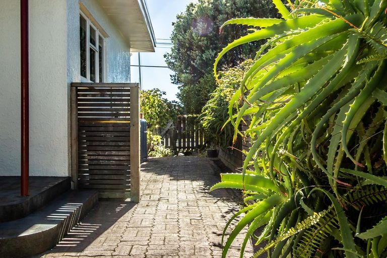 Photo of property in 14 Mahana Road, Paraparaumu Beach, Paraparaumu, 5032
