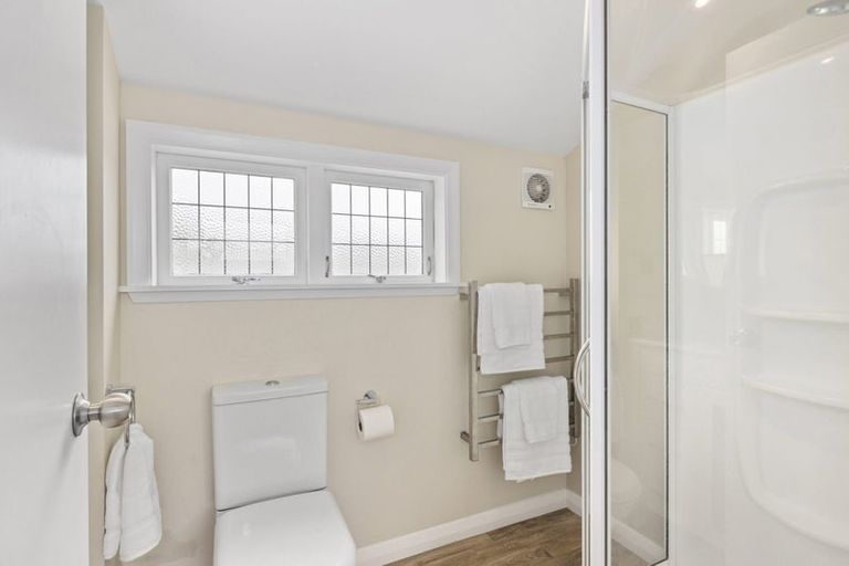 Photo of property in 17 Firth Terrace, Karori, Wellington, 6012