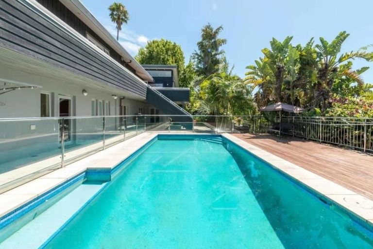 Photo of property in 12 Taumata Road, Castor Bay, Auckland, 0620