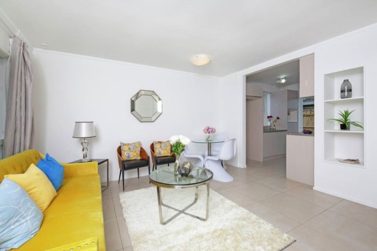 Photo of property in 1/118 Gills Road, Bucklands Beach, Auckland, 2014