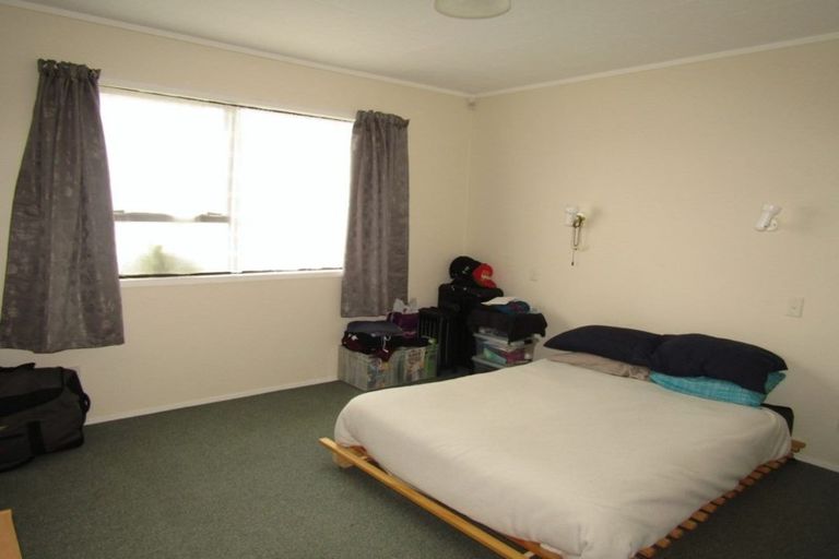 Photo of property in 14 Edgecombe Street, Newlands, Wellington, 6037