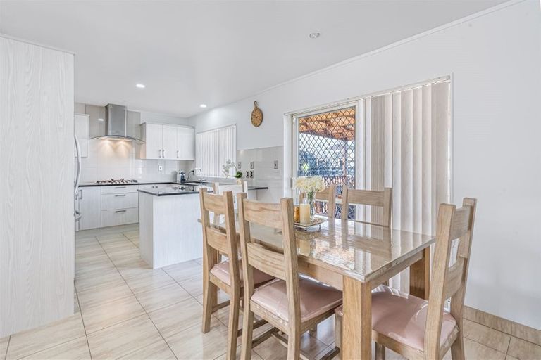 Photo of property in 4 Camberley Court, Manurewa East, Auckland, 2102