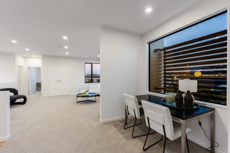 Photo of property in 16 Te Oneroa Way, Long Bay, Auckland, 0630