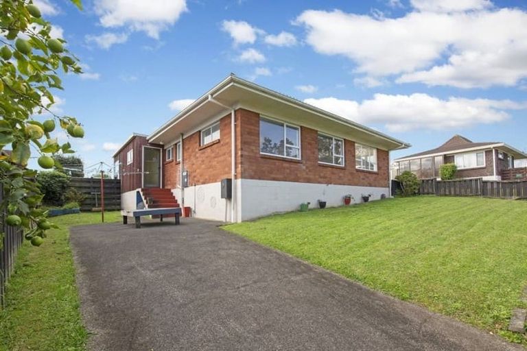 Photo of property in 1/24 Highland Park Drive, Highland Park, Auckland, 2010