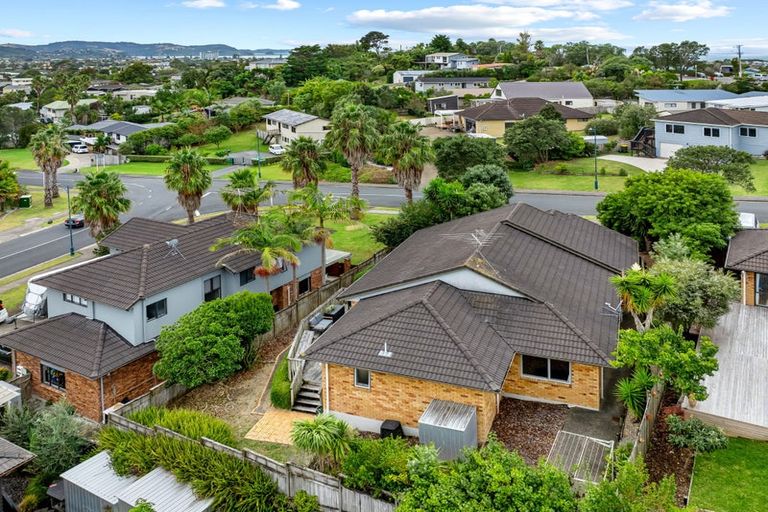 Photo of property in 12 Jelas Road, Red Beach, 0932