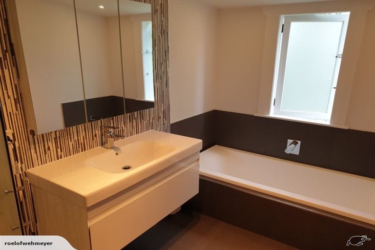 Photo of property in 20 Pine Avenue, Henderson, Auckland, 0612