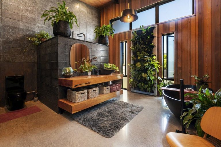 Photo of property in 35 Peregrine Place, Kinloch, Taupo, 3377