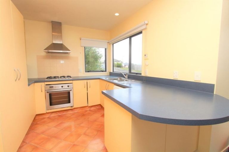 Photo of property in 59 Dress Circle, Newlands, Wellington, 6037