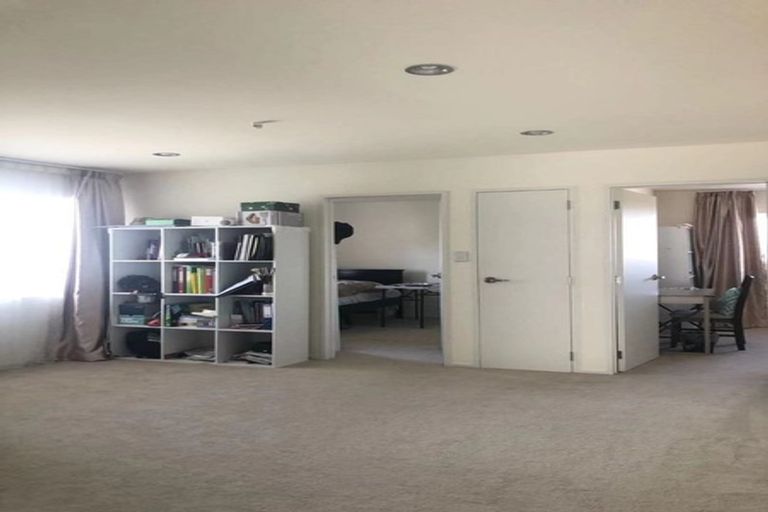 Photo of property in 16 Loughros Place, Pinehill, Auckland, 0632