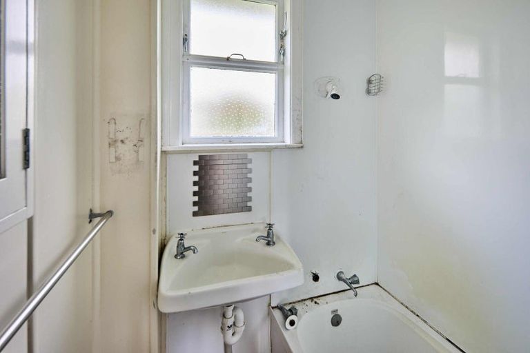 Photo of property in 14 Cumberland Grove, Cannons Creek, Porirua, 5024