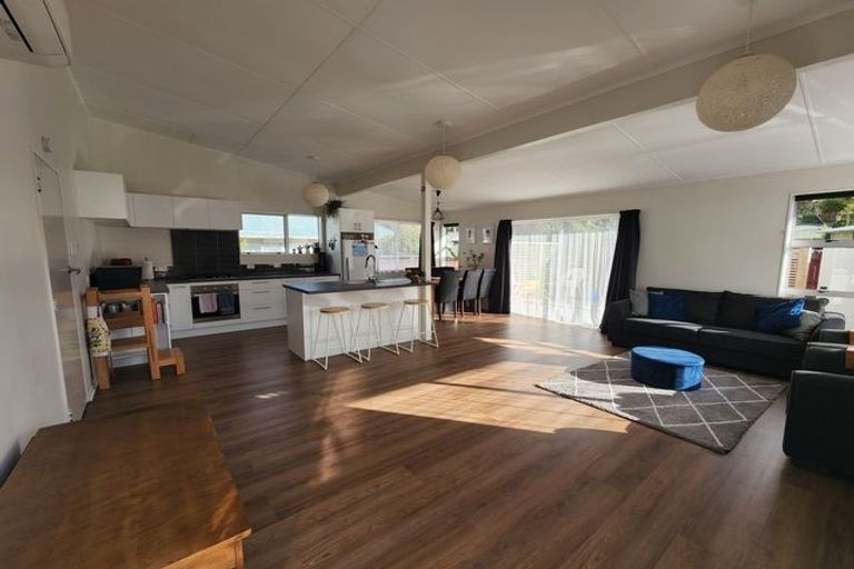 Photo of property in 303 Wellington Road, Wainuiomata, Lower Hutt, 5014