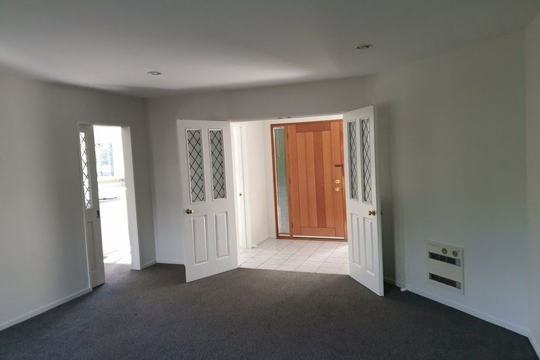 Photo of property in 1/8 Wardour Mews, Avonhead, Christchurch, 8042