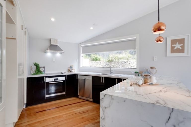 Photo of property in 5 Waerenga Road, Days Bay, Lower Hutt, 5013