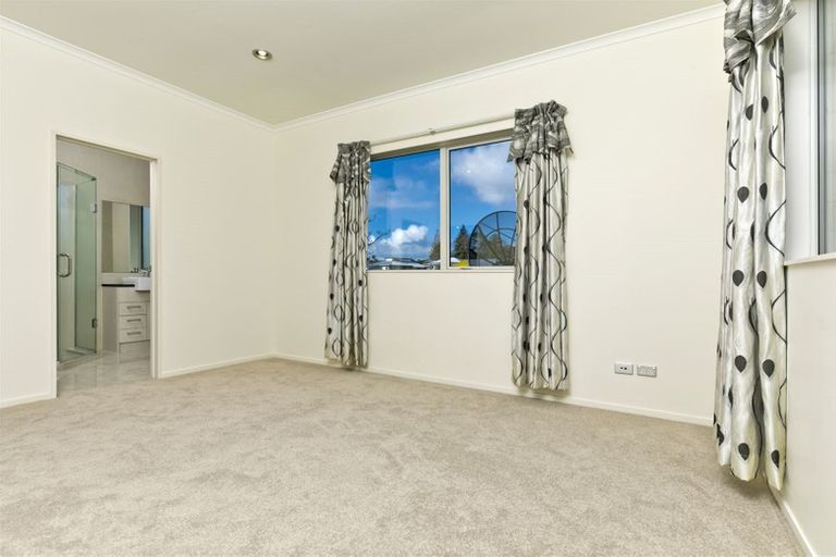 Photo of property in 16 Jezero Drive, Massey, Auckland, 0614