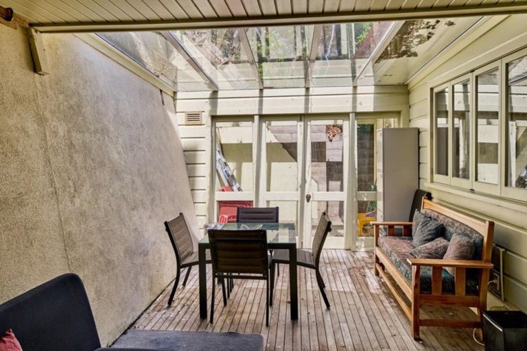 Photo of property in 296 Oriental Parade, Oriental Bay, Wellington, 6011