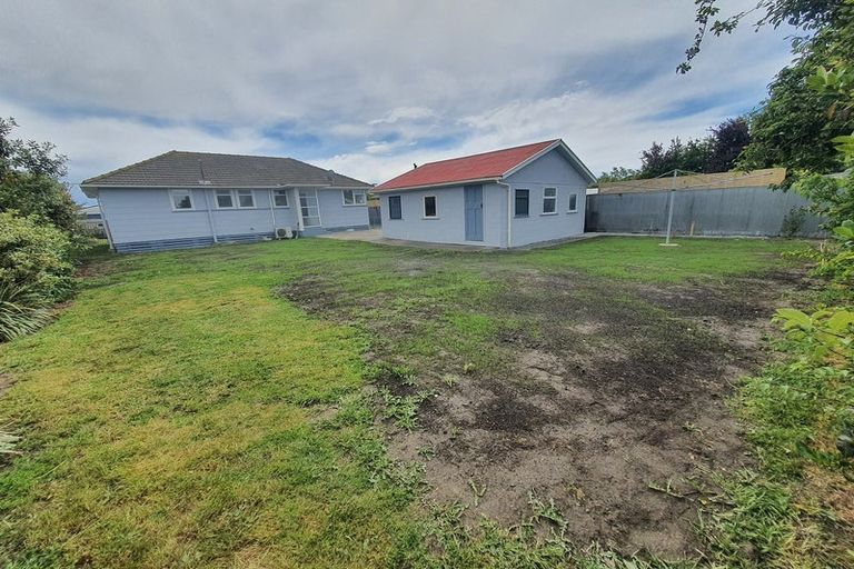 Photo of property in 12 Lambeth Crescent, Northcote, Christchurch, 8052