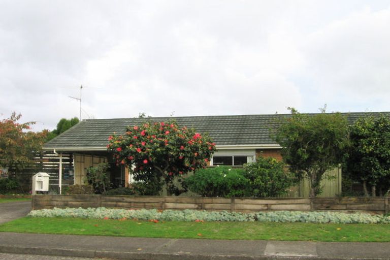 Photo of property in 21 Walton Avenue, Waikanae, 5036