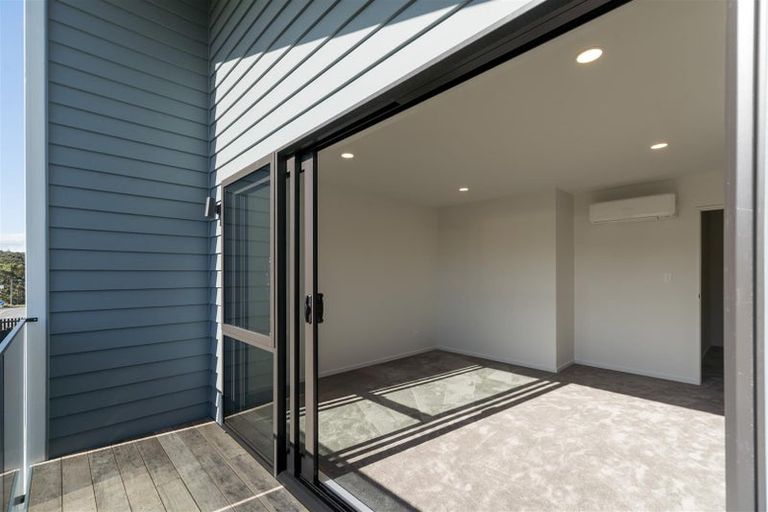 Photo of property in 8 Paparahi Place, Wainui, 0992