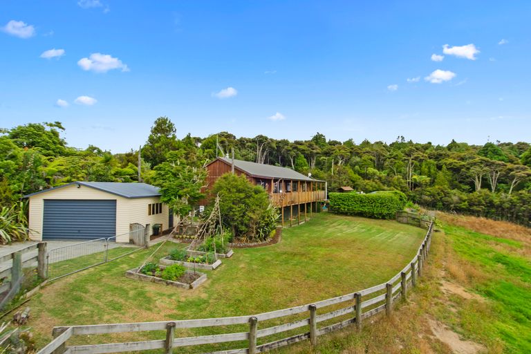 Photo of property in 181 Govan Wilson Road, Whangaripo, Warkworth, 0985