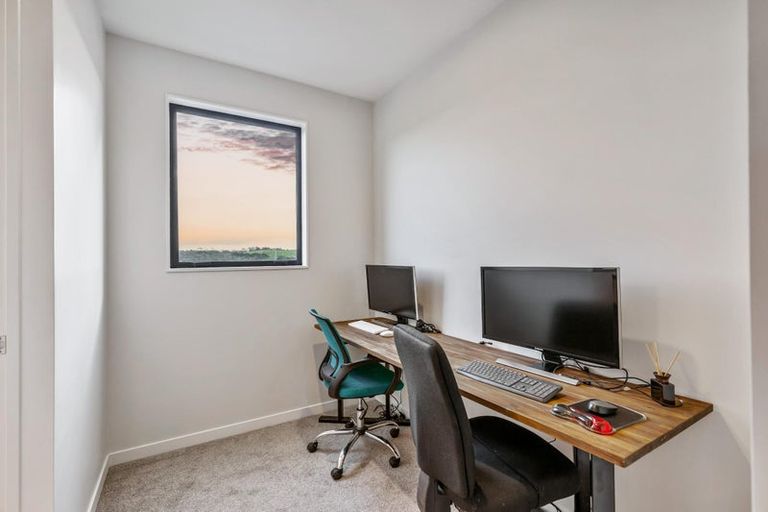 Photo of property in 102 Tarapuka Road, Westgate, Auckland, 0814