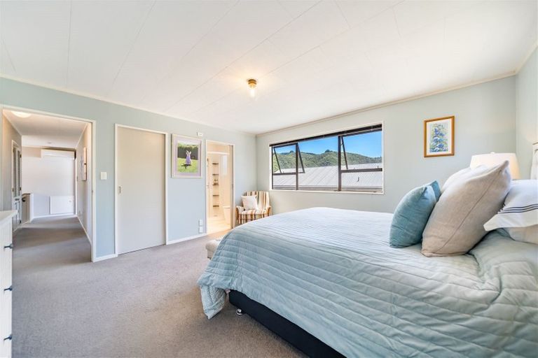 Photo of property in 25 Roband Crescent, Brown Owl, Upper Hutt, 5018