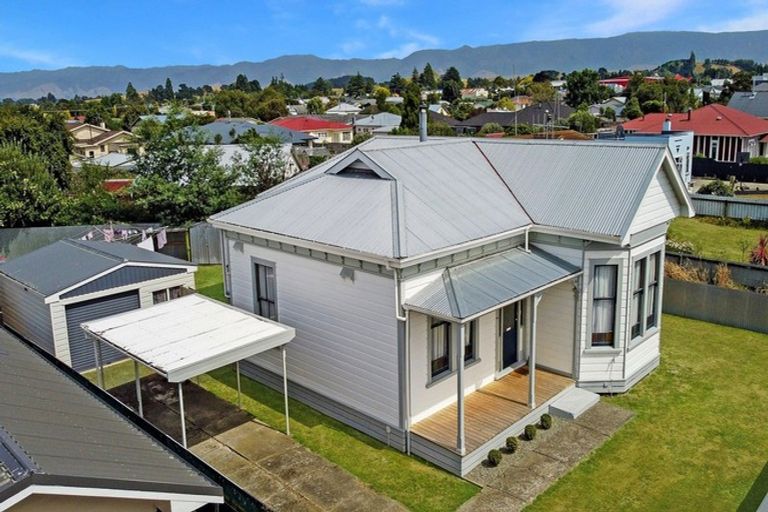 Photo of property in 46 Barraud Street, Dannevirke, 4930