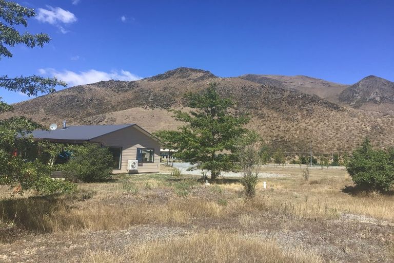 Photo of property in 7 Hardacre Place, Omarama, 9412