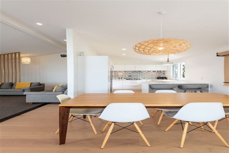 Photo of property in 19 Advene Road, Cockle Bay, Auckland, 2014