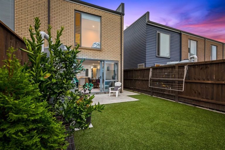 Photo of property in 12 Shelduck Way, Hobsonville, Auckland, 0616