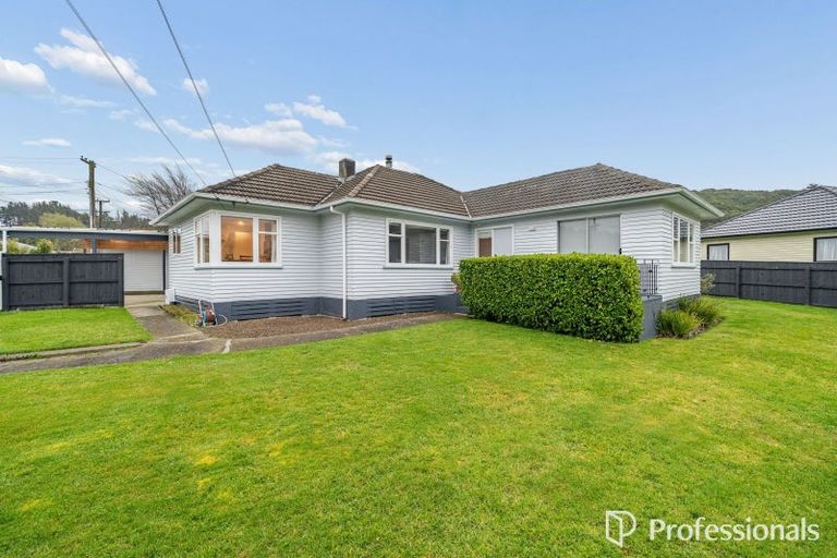 Photo of property in 2 Short Street, Wainuiomata, Lower Hutt, 5014