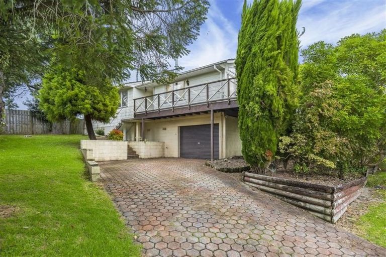 Photo of property in 16 Foyle Place, Glendene, Auckland, 0602