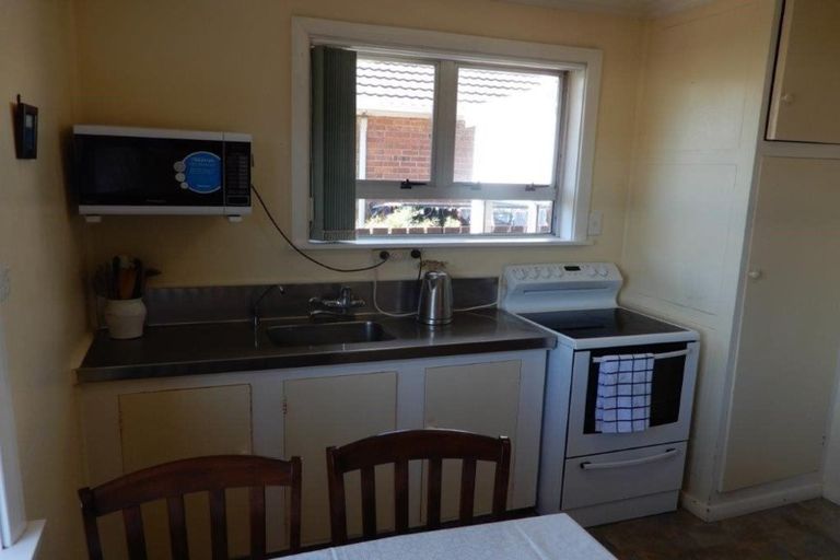 Photo of property in 2 Robbins Crescent, Hawera, 4610