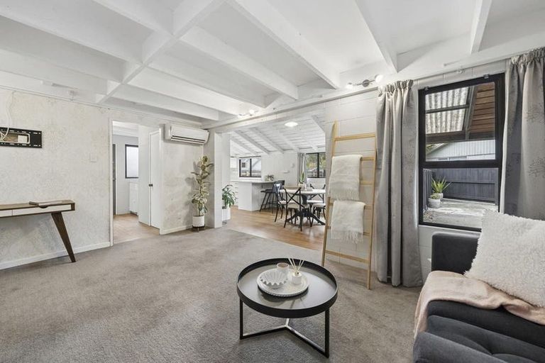 Photo of property in 5a Tapestry Grove, Silverstream, Upper Hutt, 5019