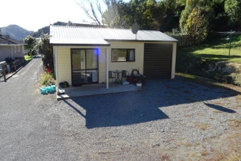 Photo of property in 25 Seaview Crescent, Picton, 7220