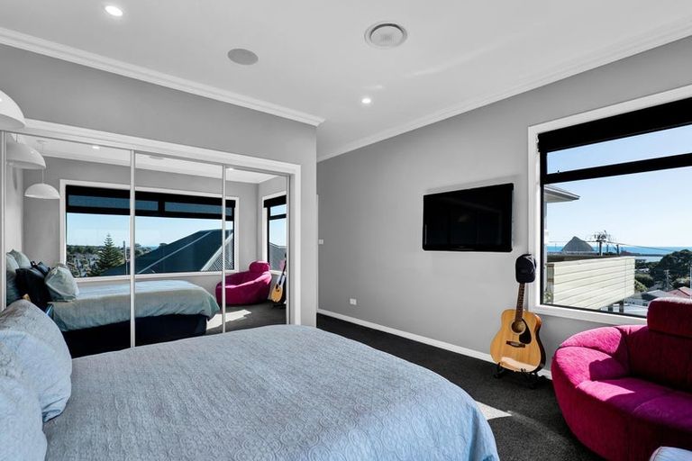 Photo of property in 5 South Road, Moturoa, New Plymouth, 4310