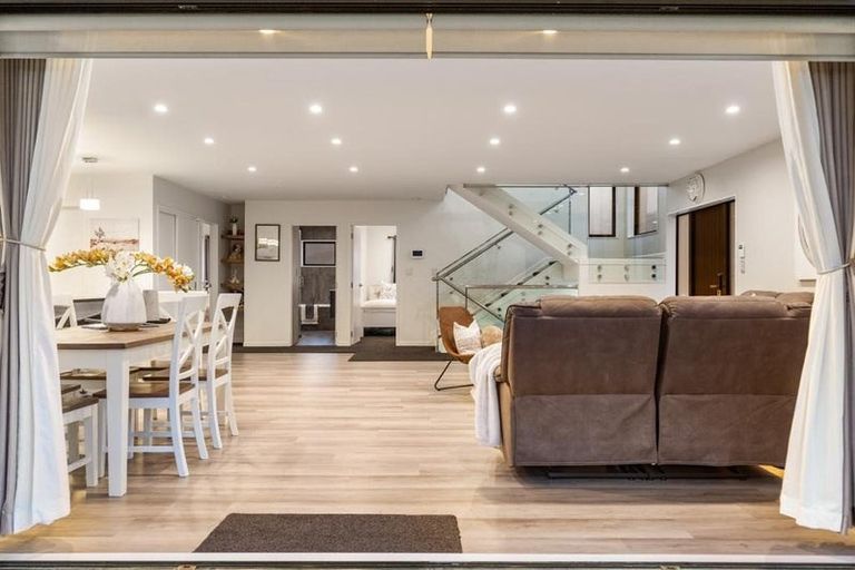 Photo of property in 1 Arataki Way, Glen Eden, Auckland, 0602