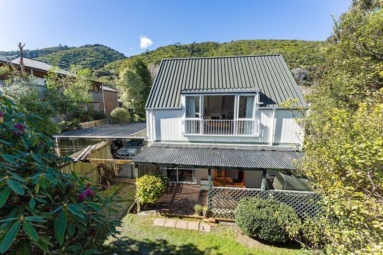 Photo of property in 28 Kakariki Grove, Waikanae, 5036