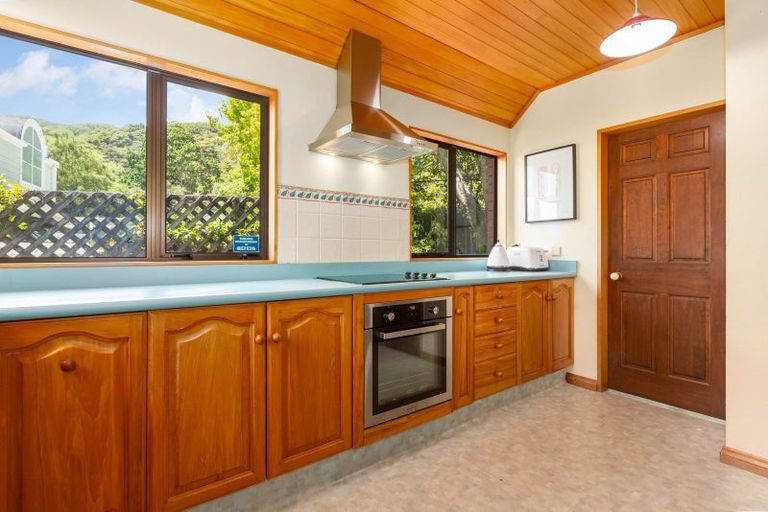 Photo of property in 2/16 Cheviot Road, Lowry Bay, Lower Hutt, 5013