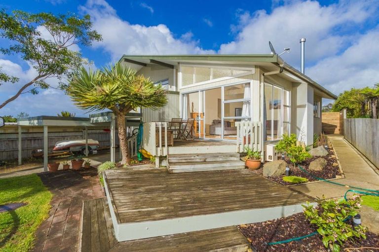 Photo of property in 3 Reynolds Place, Torbay, Auckland, 0630