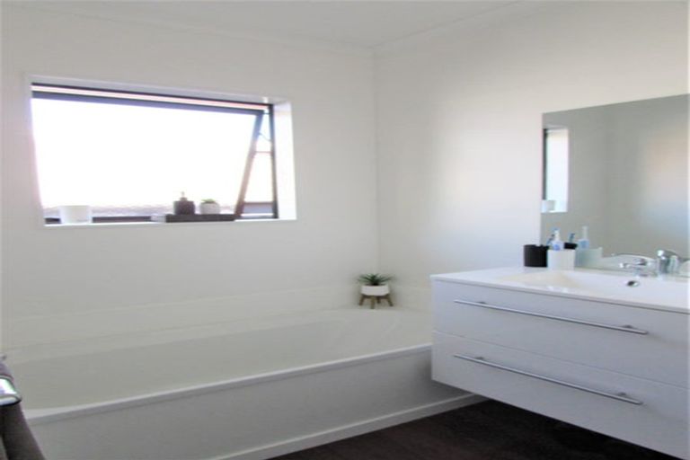 Photo of property in 364a Cambridge Terrace, Naenae, Lower Hutt, 5011