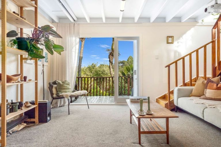 Photo of property in 33 Tainui Road, Titirangi, Auckland, 0604