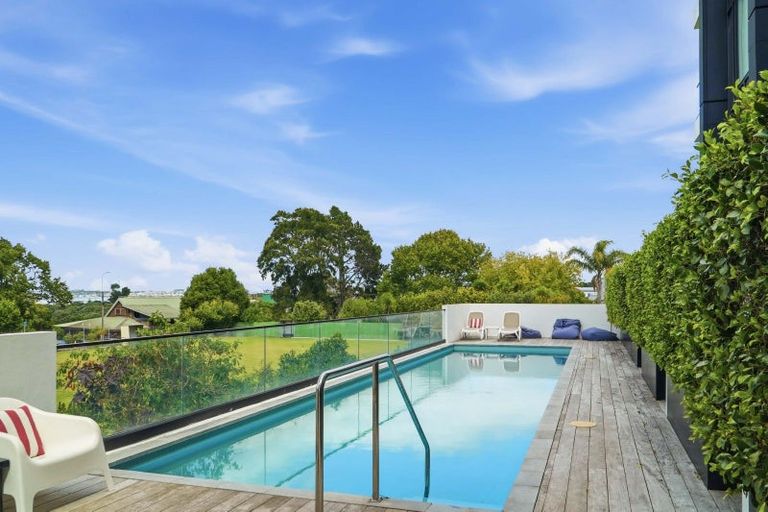 Photo of property in Frank Sargeson Apts, 104/74 Anzac Street, Takapuna, Auckland, 0622